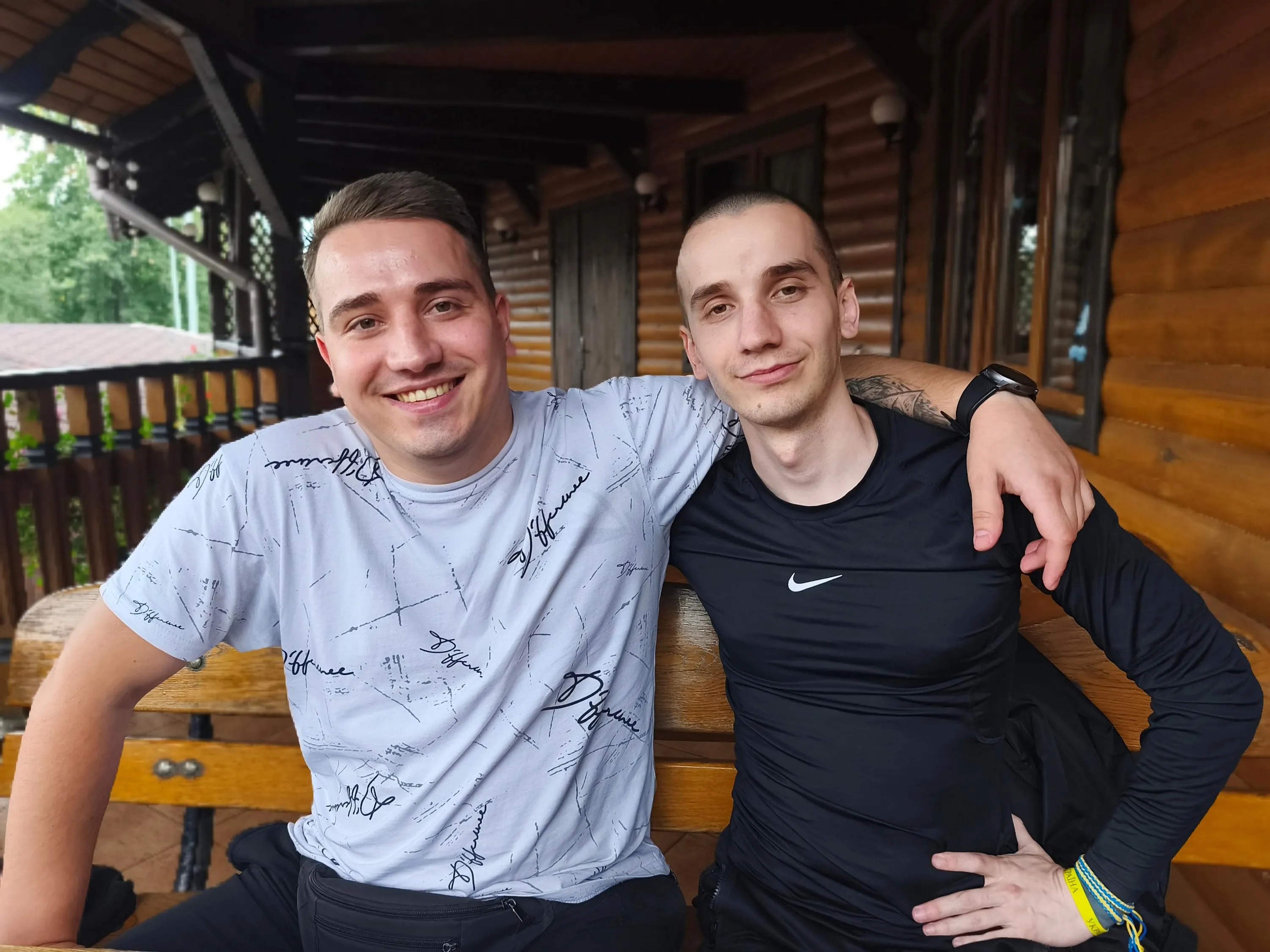 Олег с братом, 2 недели после плена Олег с братом, 2 недели после плена