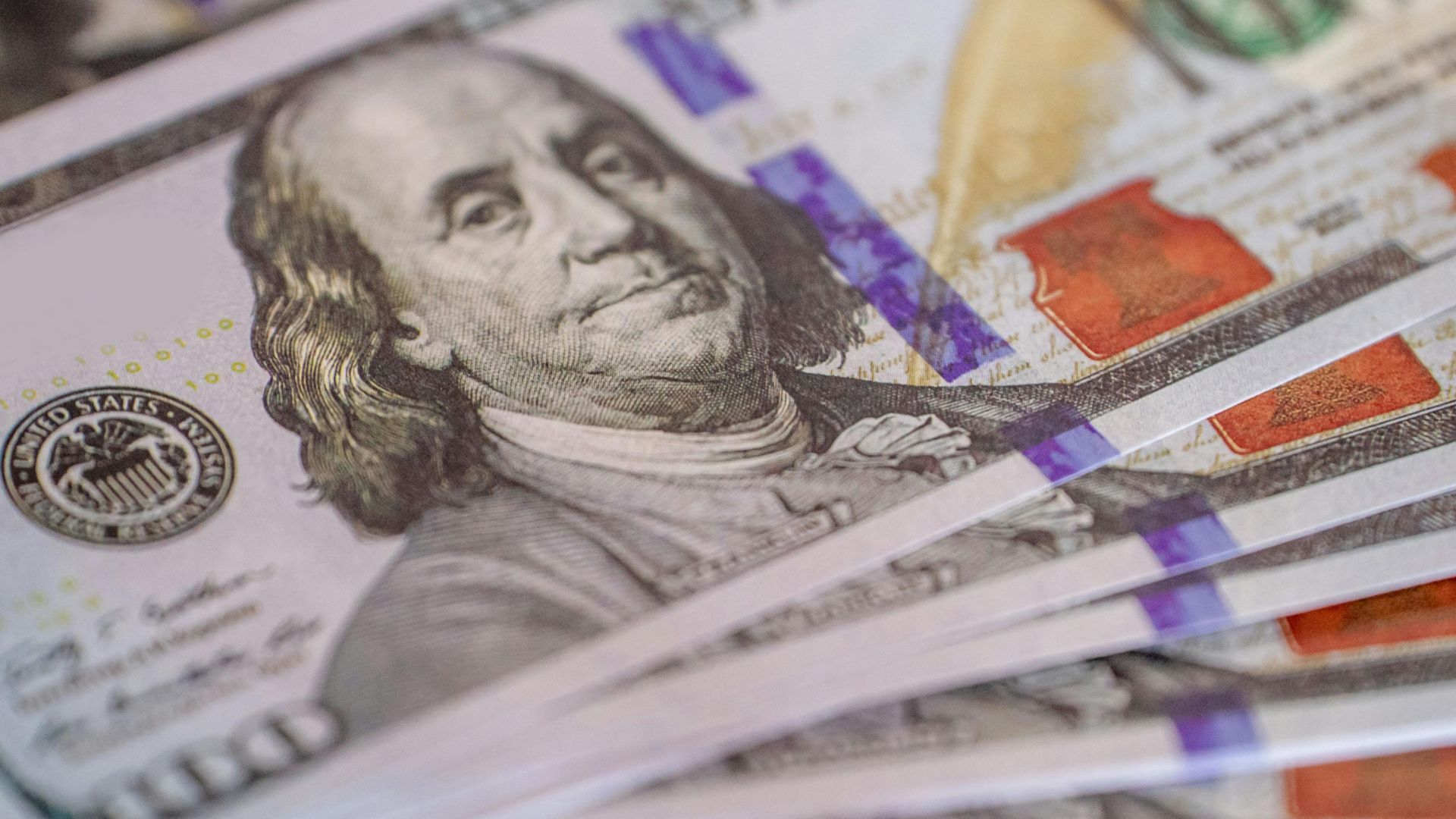 Каким будет курс доллара и евро 2 февраля 2026 года