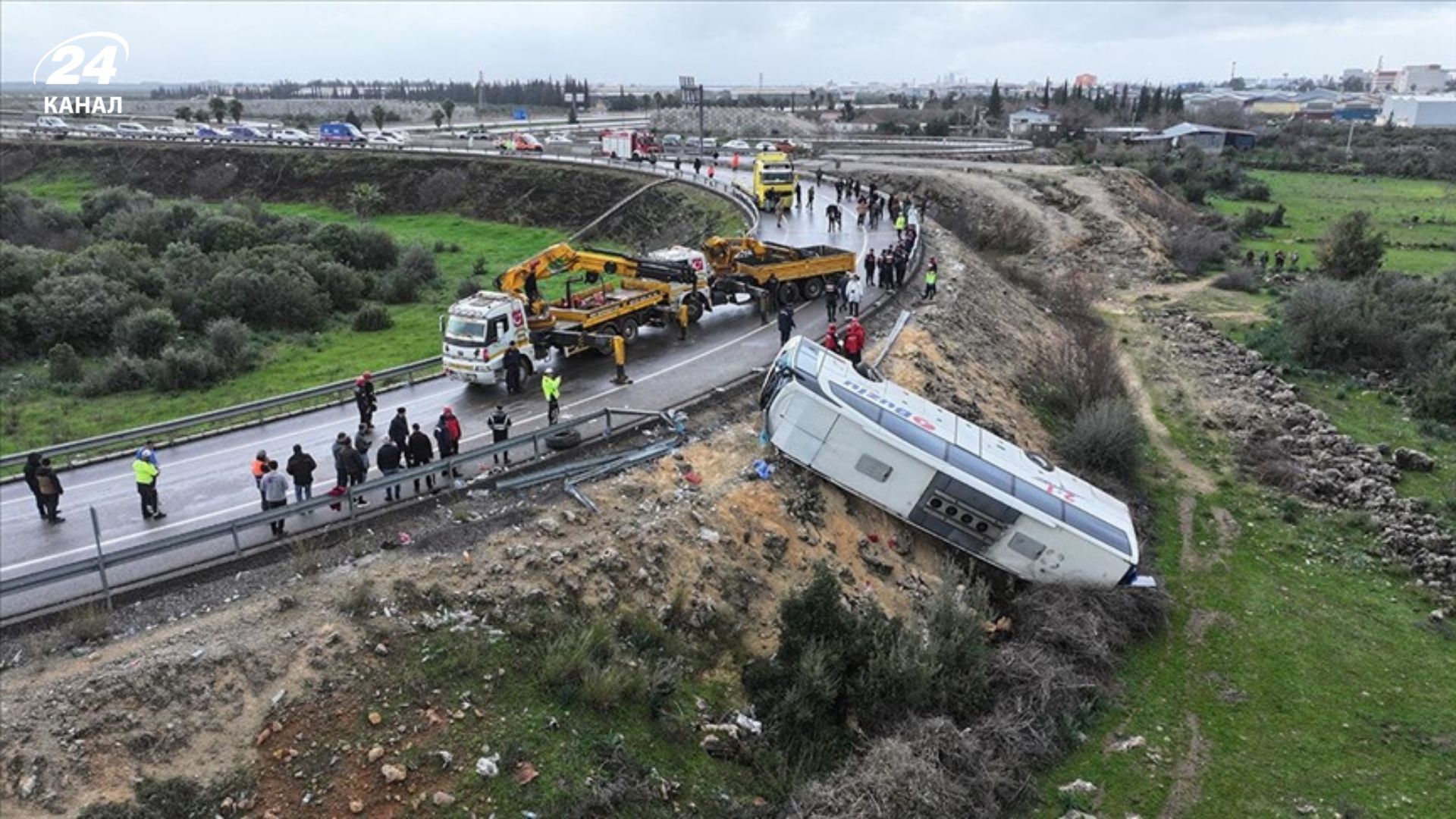 В Анталии перевернулся автобус с пассажирами