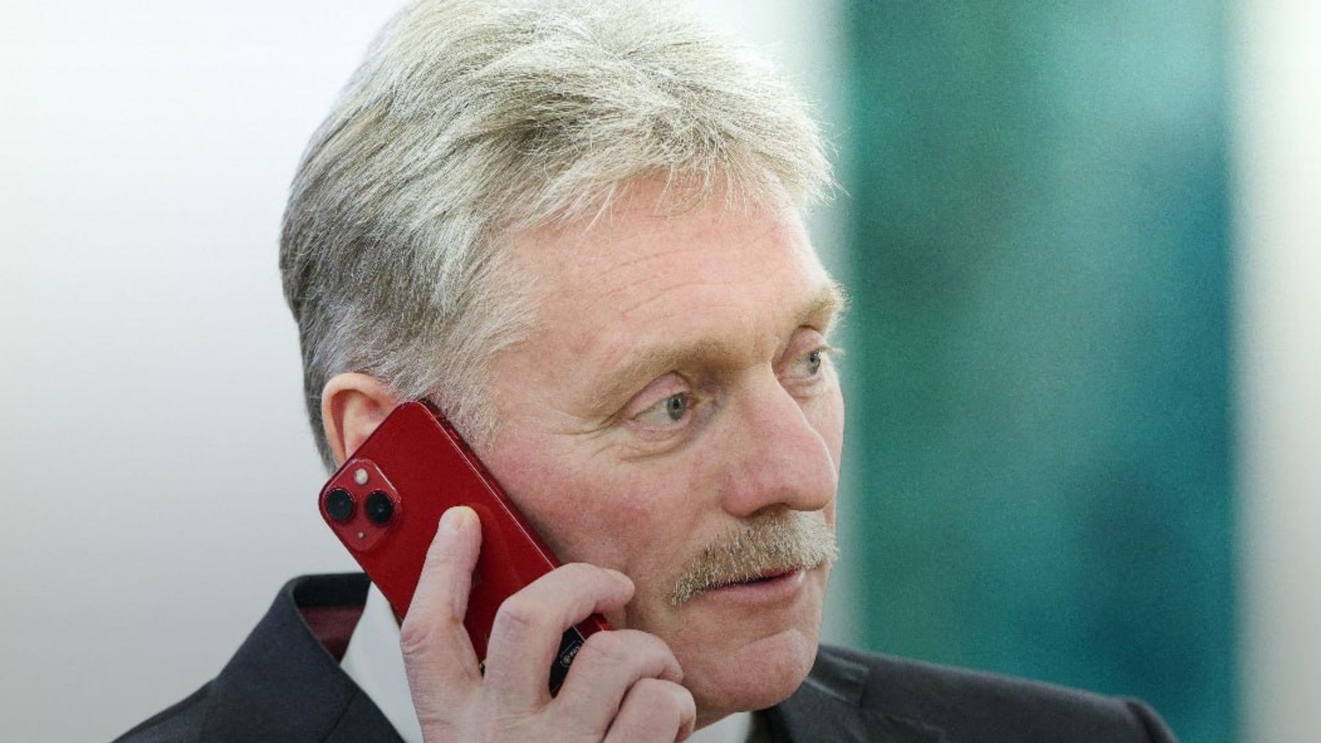 Пєсков каже, що Путін і Зеленський можуть зустрітися лише в одному місті