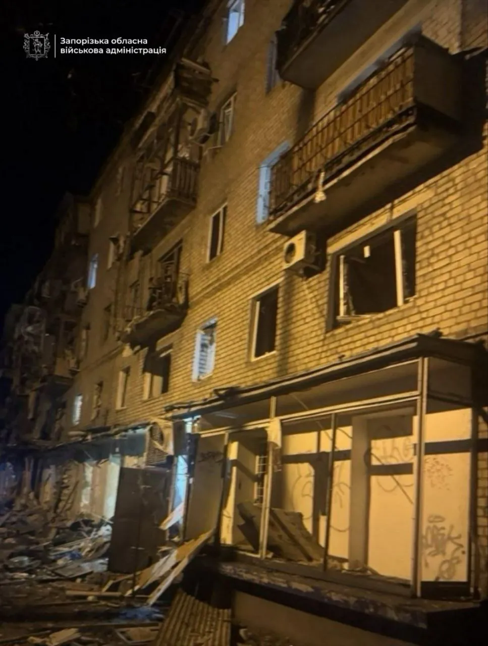 Дрон повредил многоэтажку Дрон повредил многоэтажку