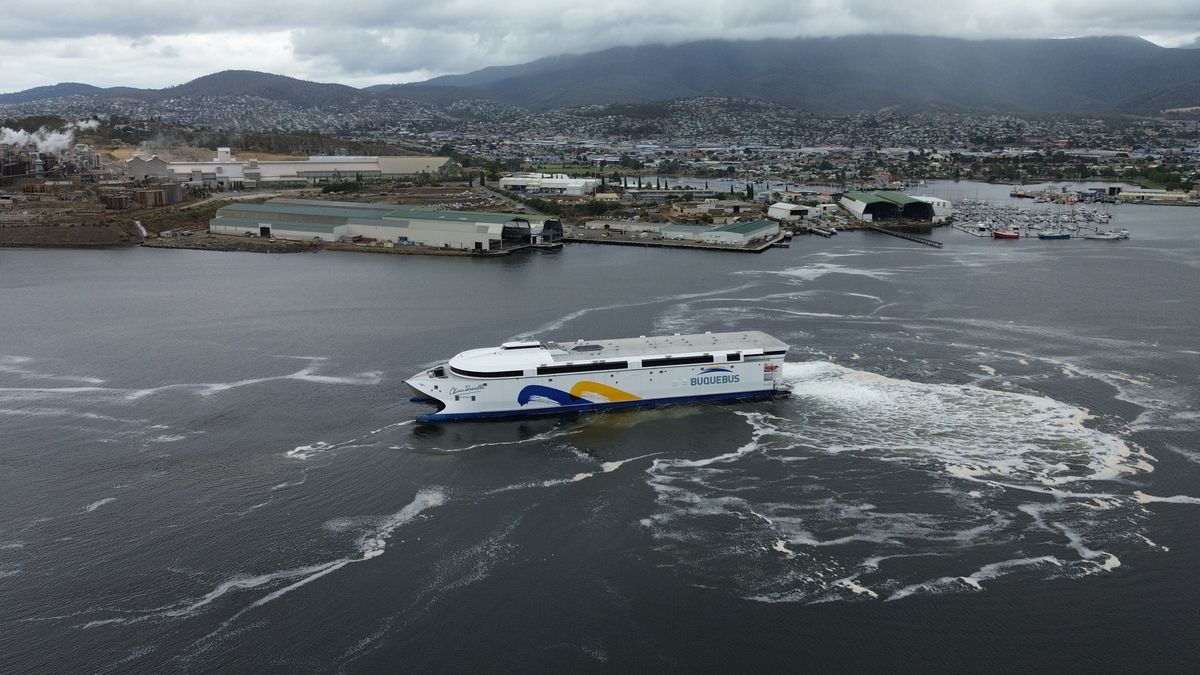 Найбільше електричне судно у світі розпочало портові випробування