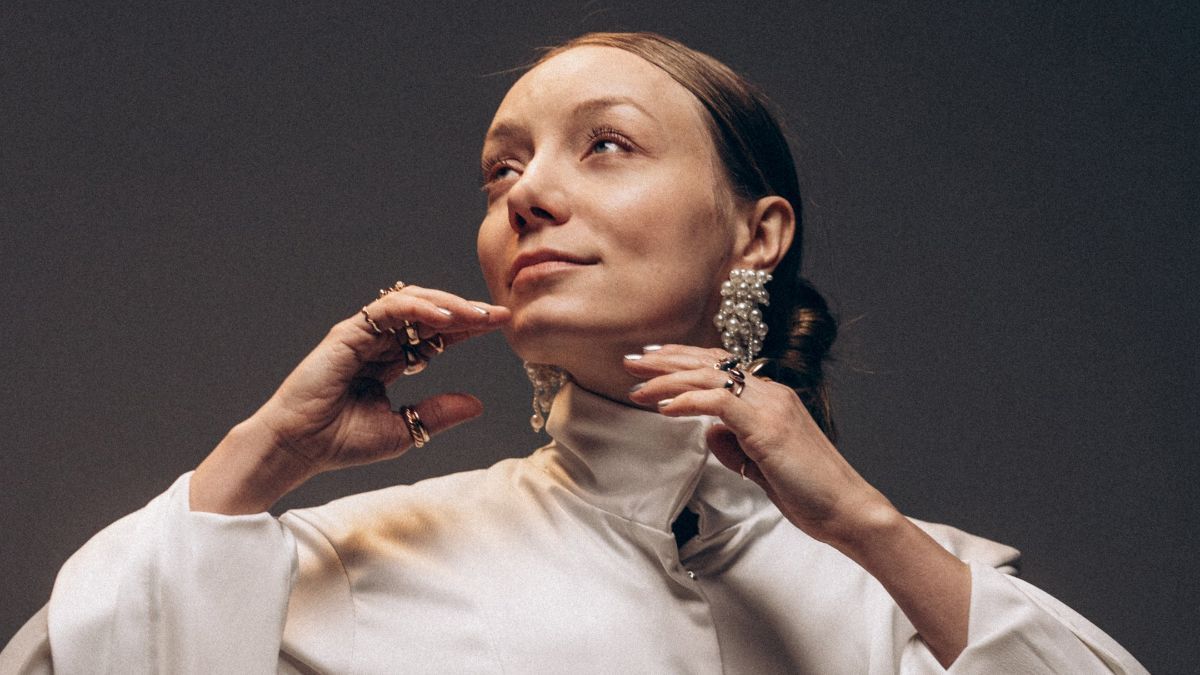 Текст і переклад пісні LELÉKA - Show24