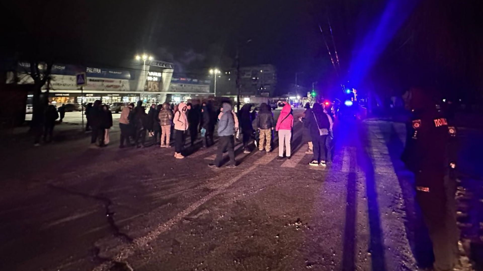 Протест проти відключення світла у Дніпрі Протест проти відключення світла у Дніпрі