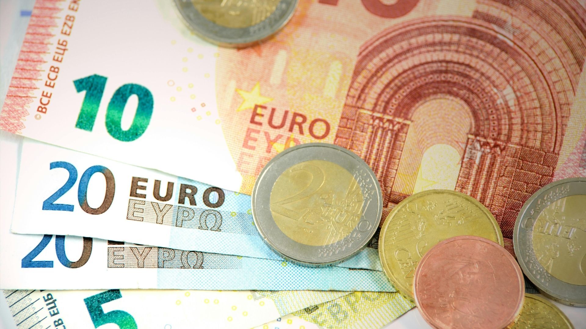 Каким будет курс доллара и евро 11 февраля 2026 года