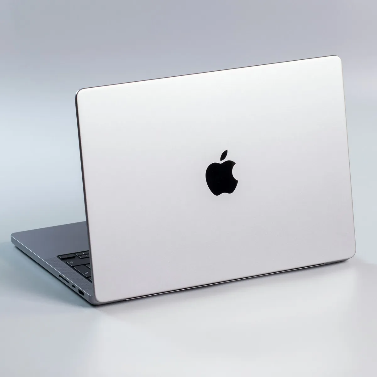 Обновления MacBook в 2026 году не предусматривают изменений в дизайне Обновления MacBook в 2026 году не предусматривают изменений в дизайне