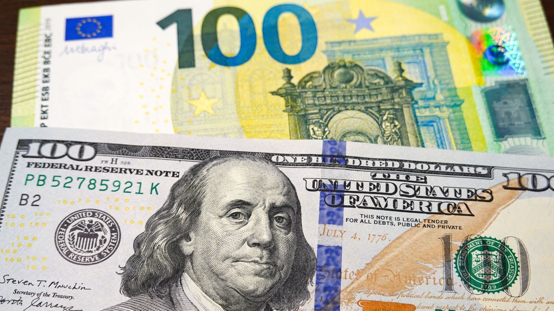 Каким будет курс доллара и евро 13 февраля 2026 года