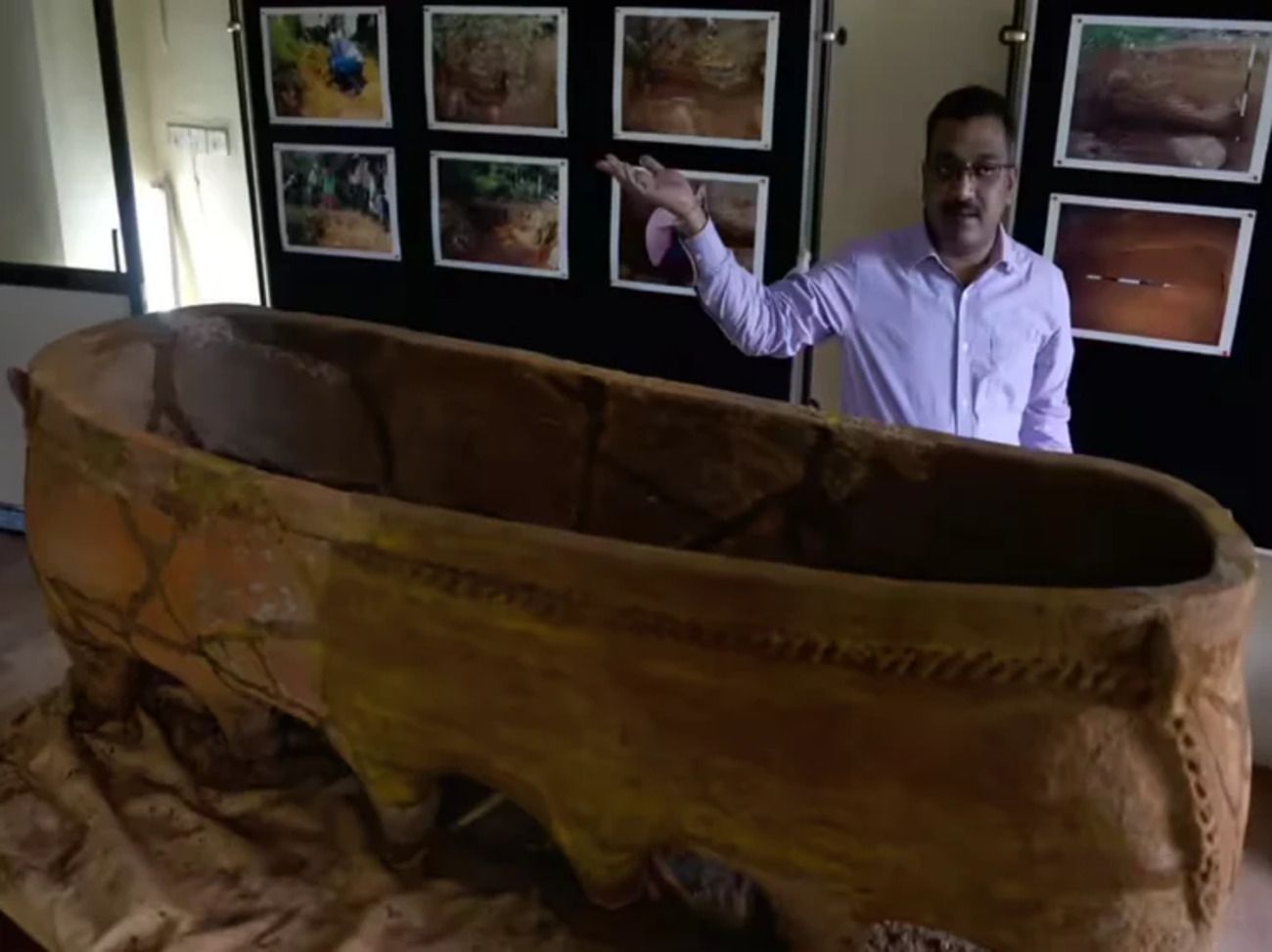 Незвична знахідка в Індії – давній глиняний саркофаг на 12 ніжках