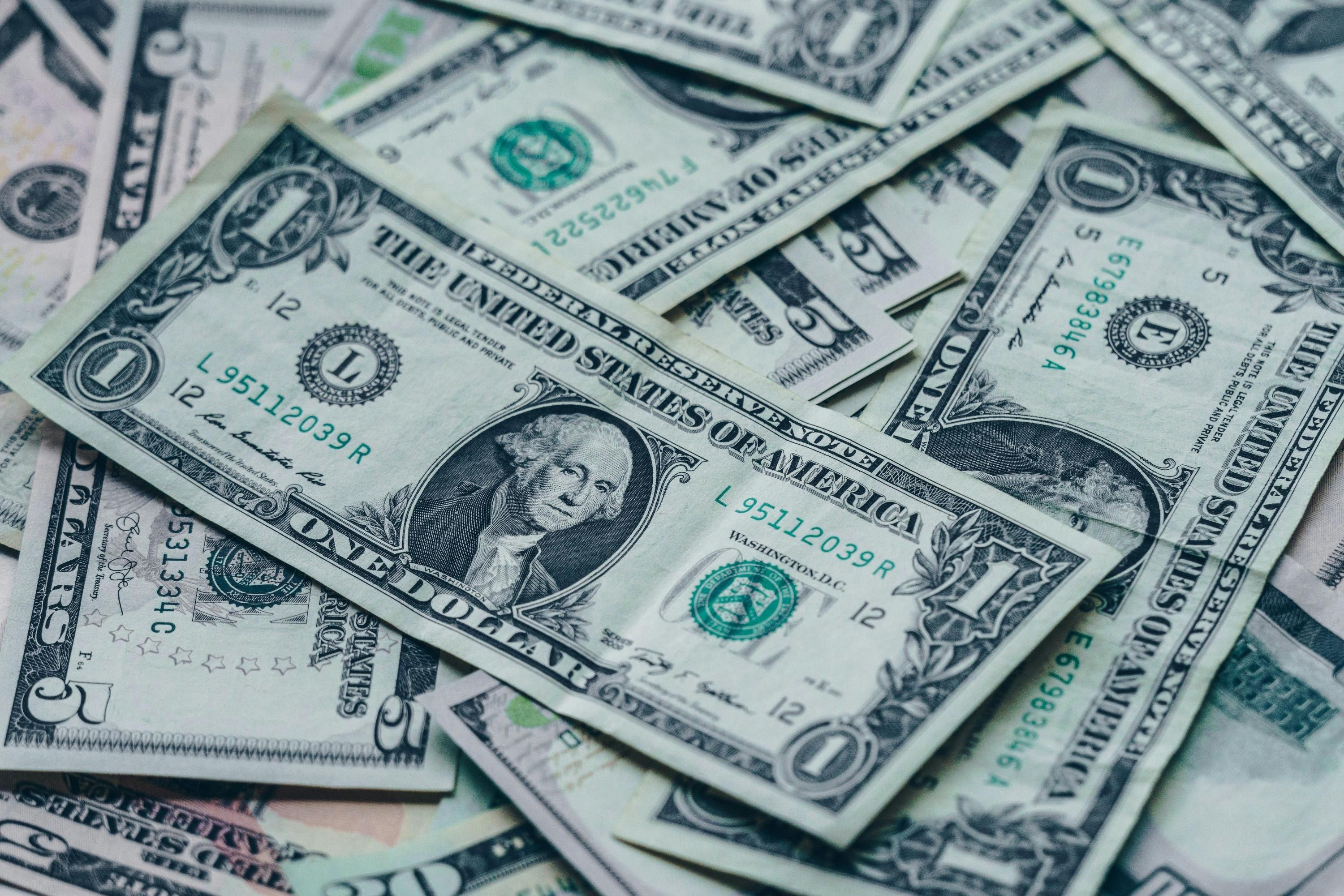За сколько можно продать доллары 1996 года