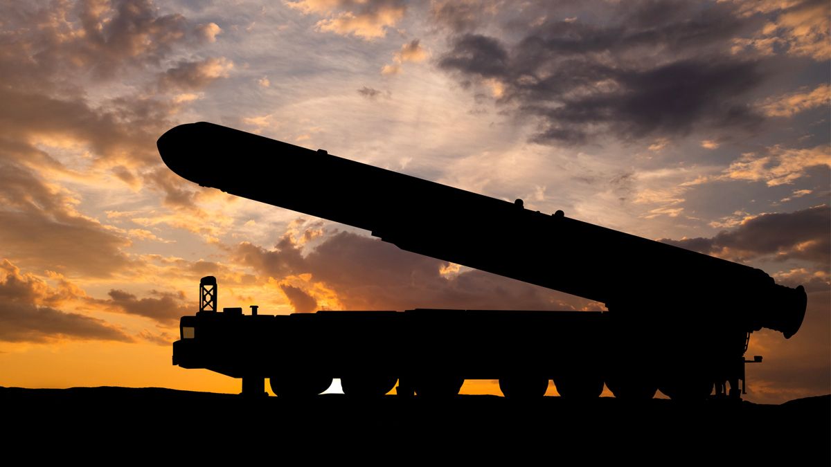 Ступак прокомментировал удары ракетой "Орешник" по Украине Ступак прокомментировал удары ракетой "Орешник" по Украине