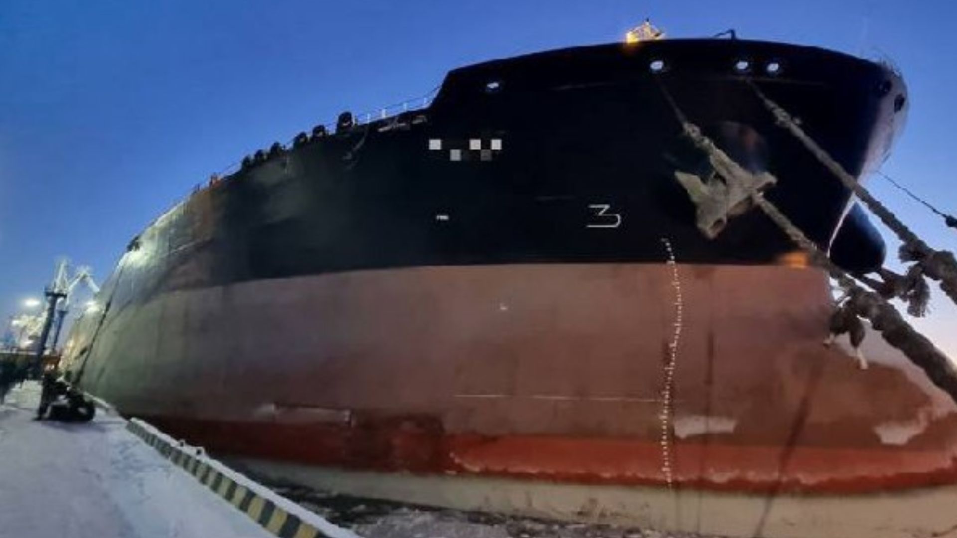 Судно, которое врезалось в порт Усть-Луги Судно, которое врезалось в порт Усть-Луги