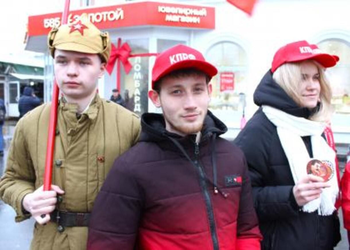 Акция раздачи листовок с изображениями диктаторов Акция раздачи листовок с изображениями диктаторов