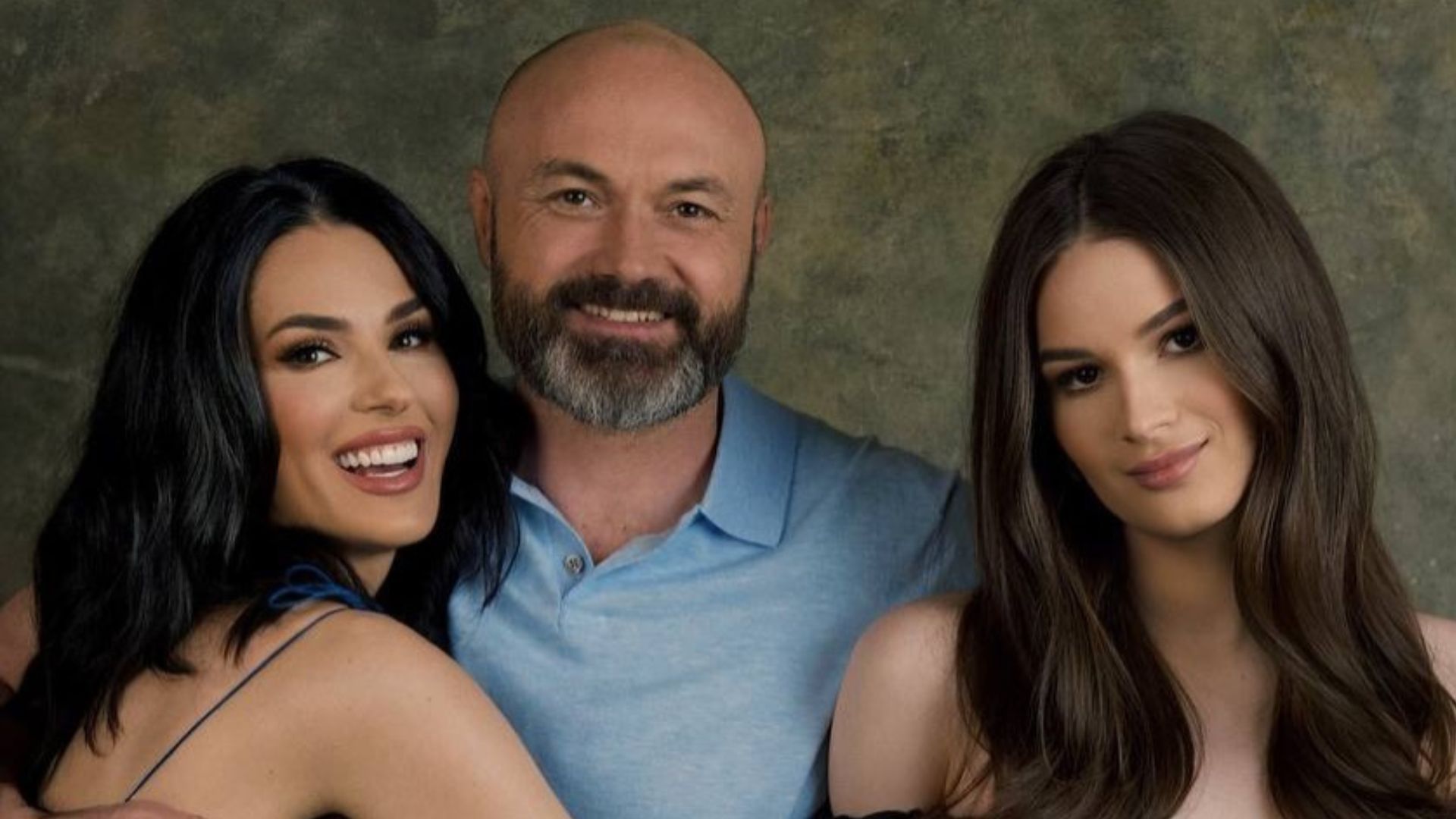 Маша Єфросиніна з чоловіком та донькою Маша Єфросиніна з чоловіком та донькою