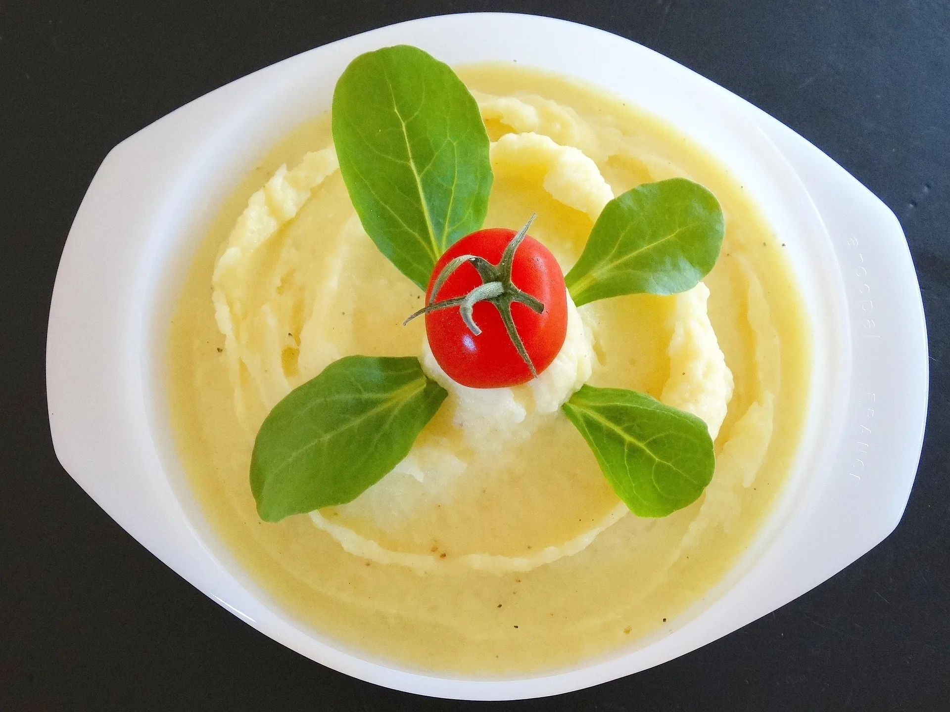 Когда солить картофель