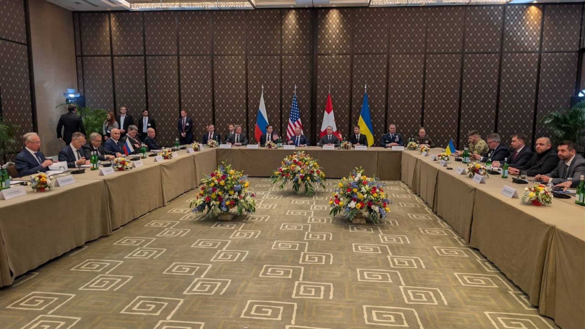 В Женеве начались переговоры Украины, России и США В Женеве начались переговоры Украины, России и США