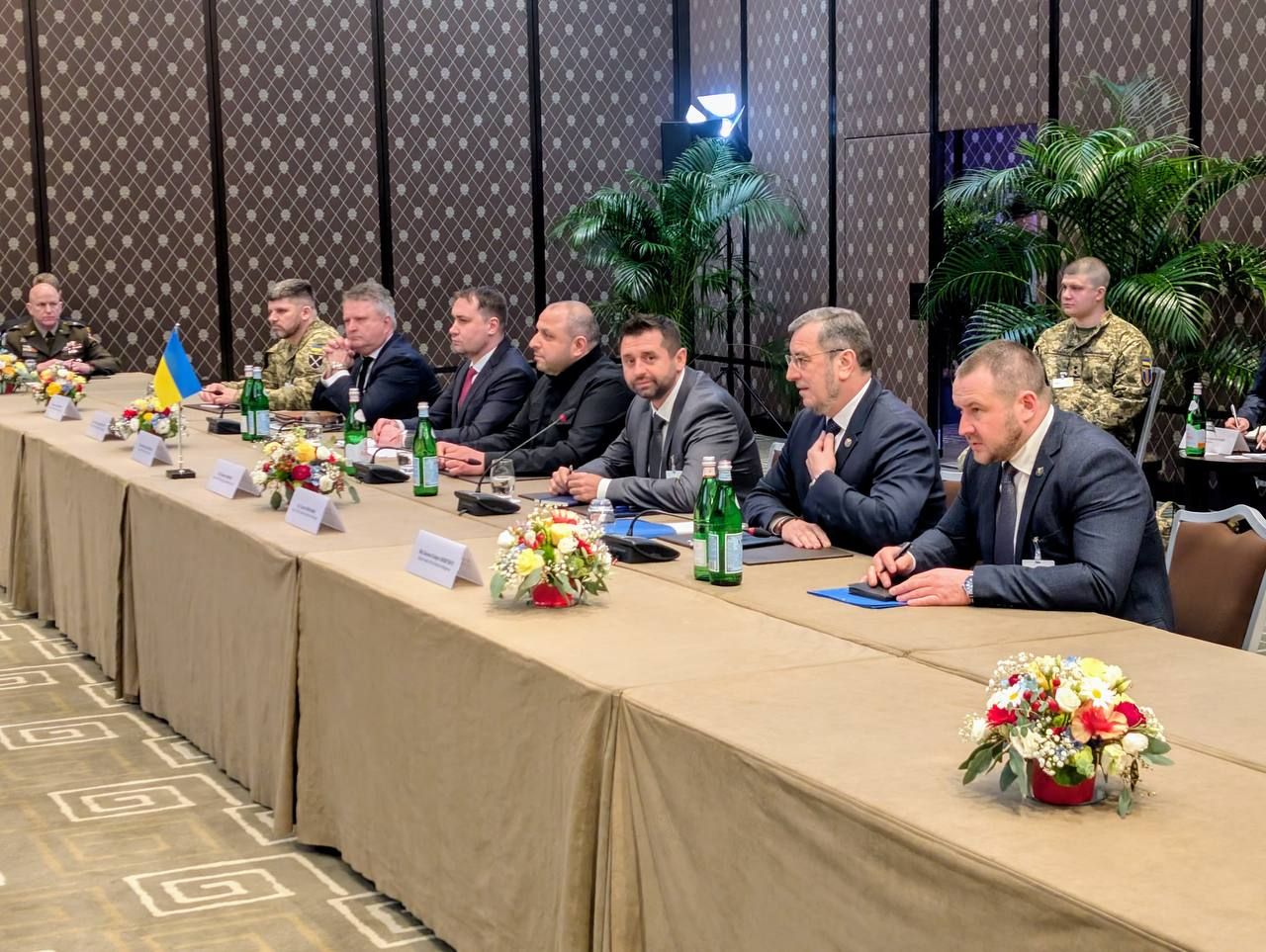 В СНБО очертили темы мирных переговоров