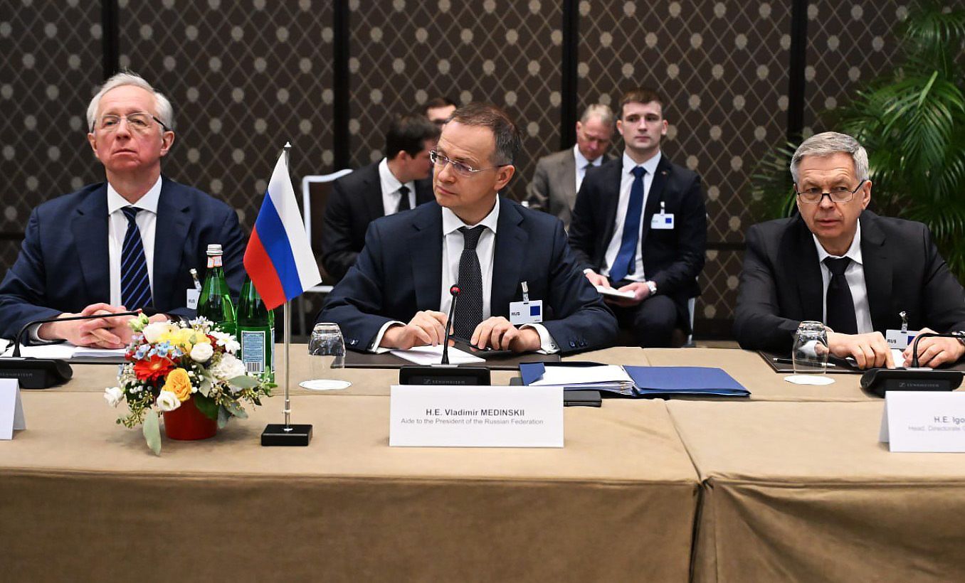 Російська переговорна група на чолі з помічником Путіна - Мединським у Женеві, 2026 рік Російська переговорна група на чолі з помічником Путіна - Мединським у Женеві, 2026 рік