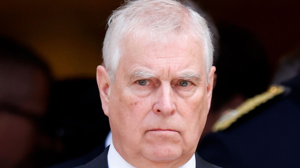 Эндрю Маунтбеттена-Виндзора арестовали - Show 24