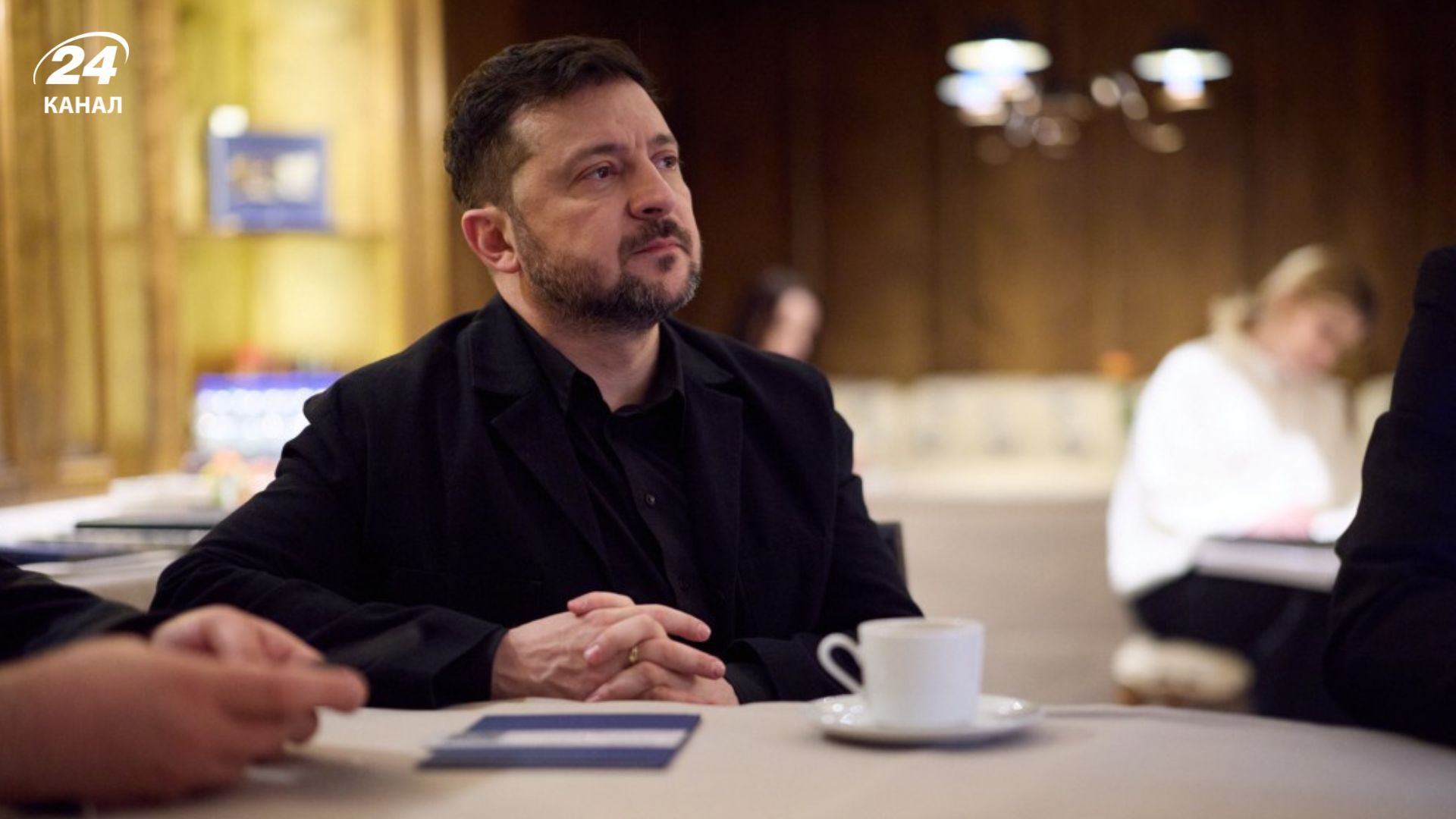 Зеленский в очередной раз выступил против вывода ВСУ из Донбасса Зеленский в очередной раз выступил против вывода ВСУ из Донбасса