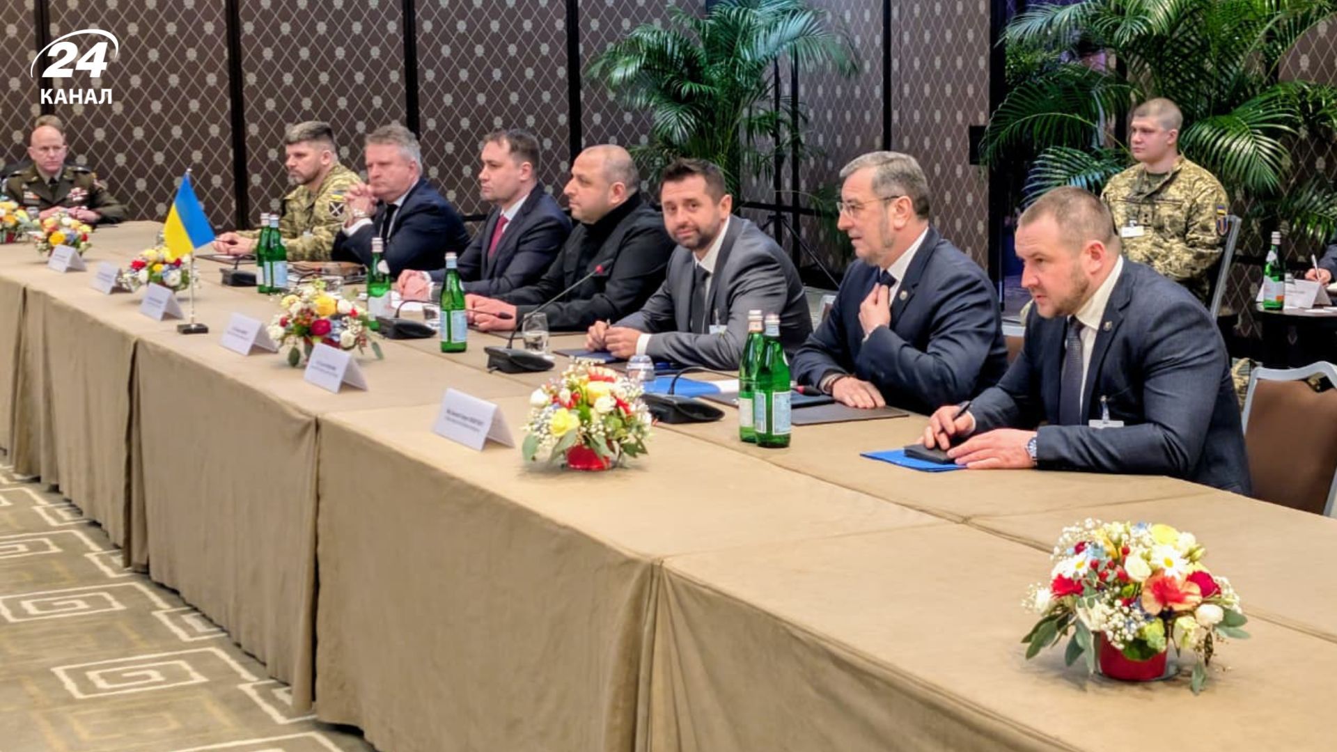 До кінця лютого може відбутися ще одна зустріч делегацій України, Росії та США