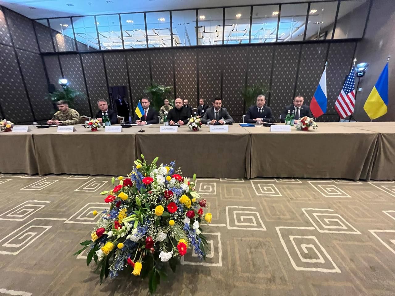 Мирні перемовини продовжаться через 10 днів Мирні перемовини продовжаться через 10 днів