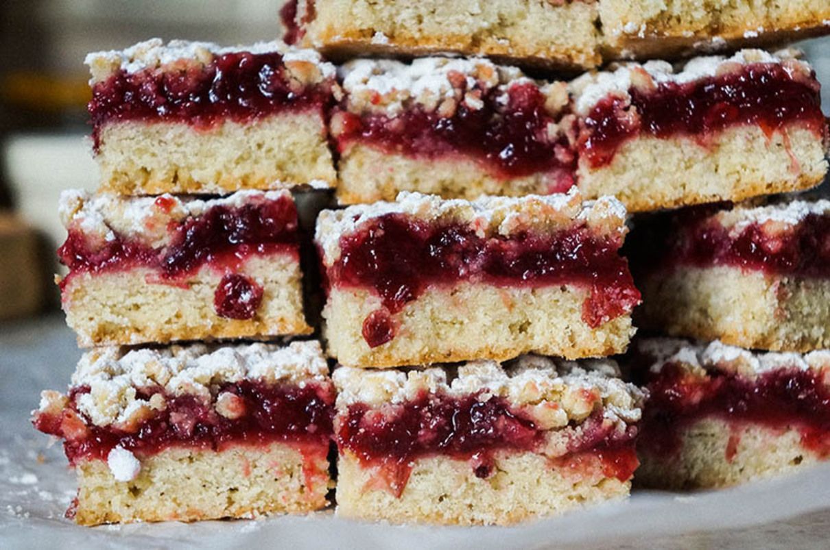 Тертий пиріг з варенням - приготуйте за простим рецептом 