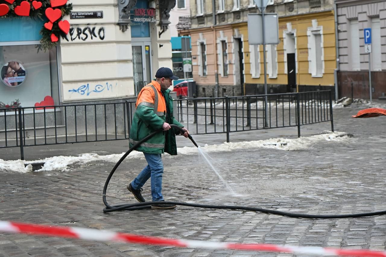 Вулиця Данилишина у Львові закрита для проїзду транспорту Вулиця Данилишина у Львові закрита для проїзду транспорту