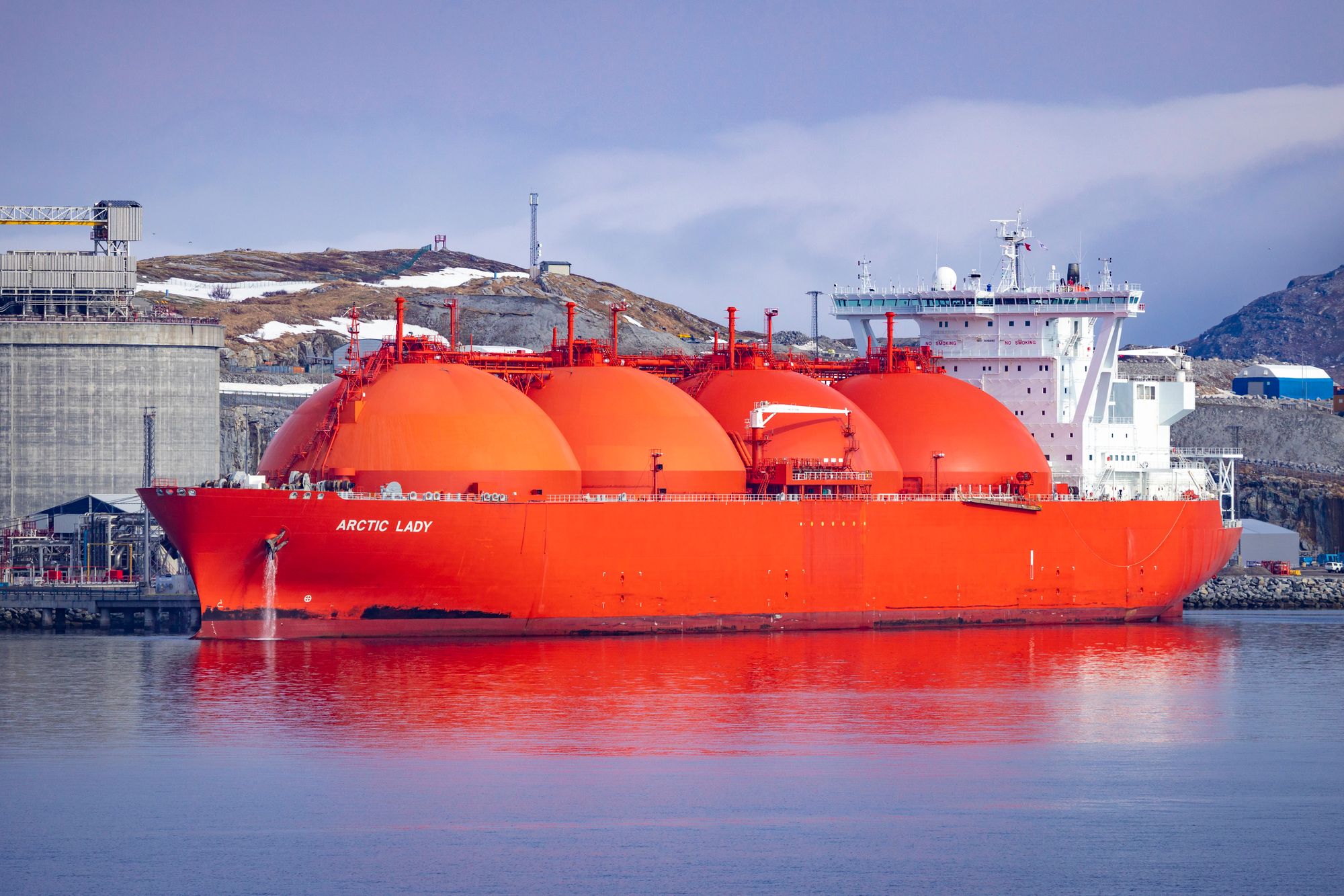 ЕС продолжает покупать СПГ у России