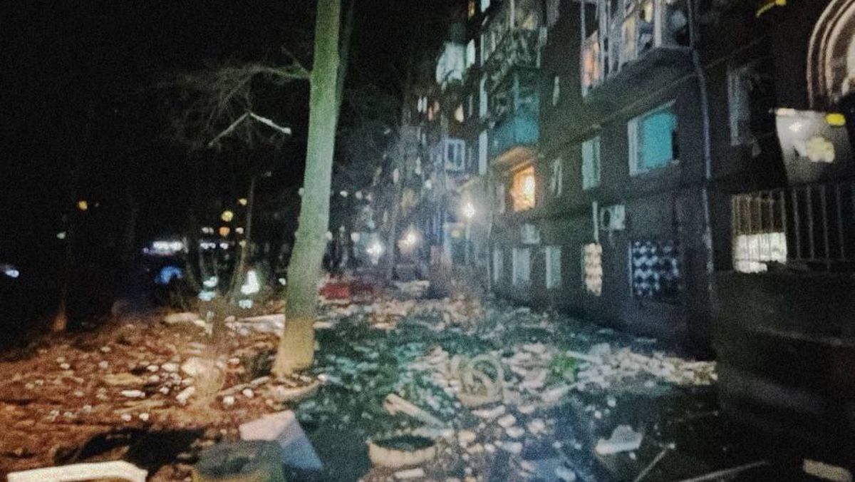 Запорожье взрывы 23 февраля - после атаки БпЛА пожар, ранены люди - Новости Запорожья Запорожье взрывы 23 февраля - после атаки БпЛА пожар, ранены люди - Новости Запорожья