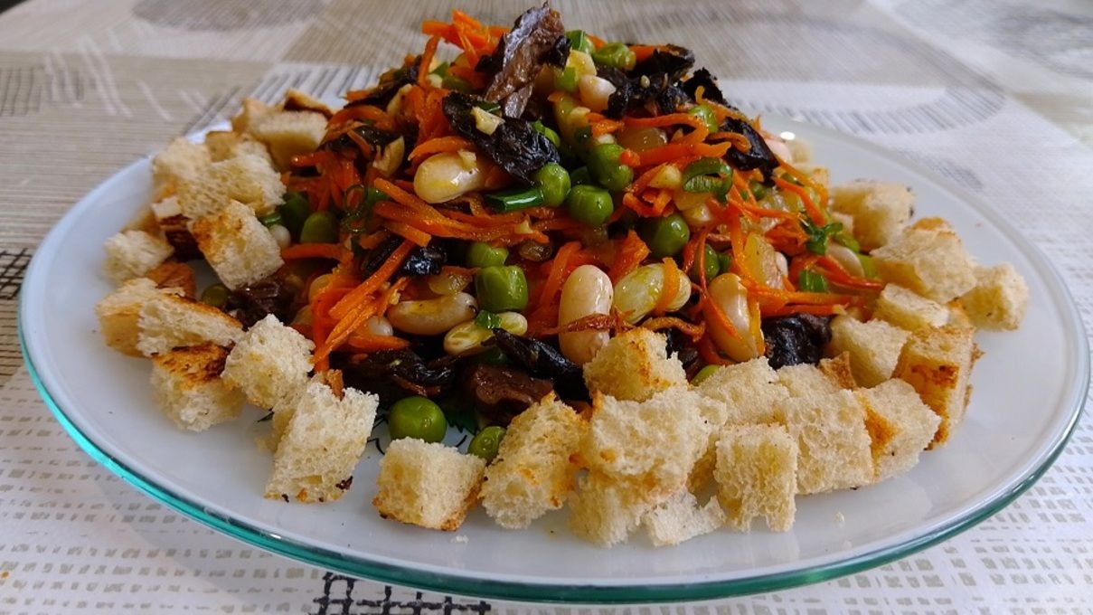 Постный салат с фасолью Постный салат с фасолью