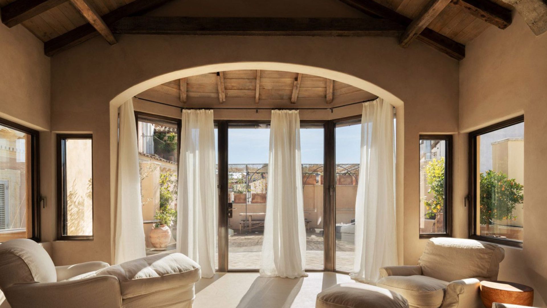 У Римі відновили історичний пентхаус для Тома Йорка У Римі відновили історичний пентхаус для Тома Йорка