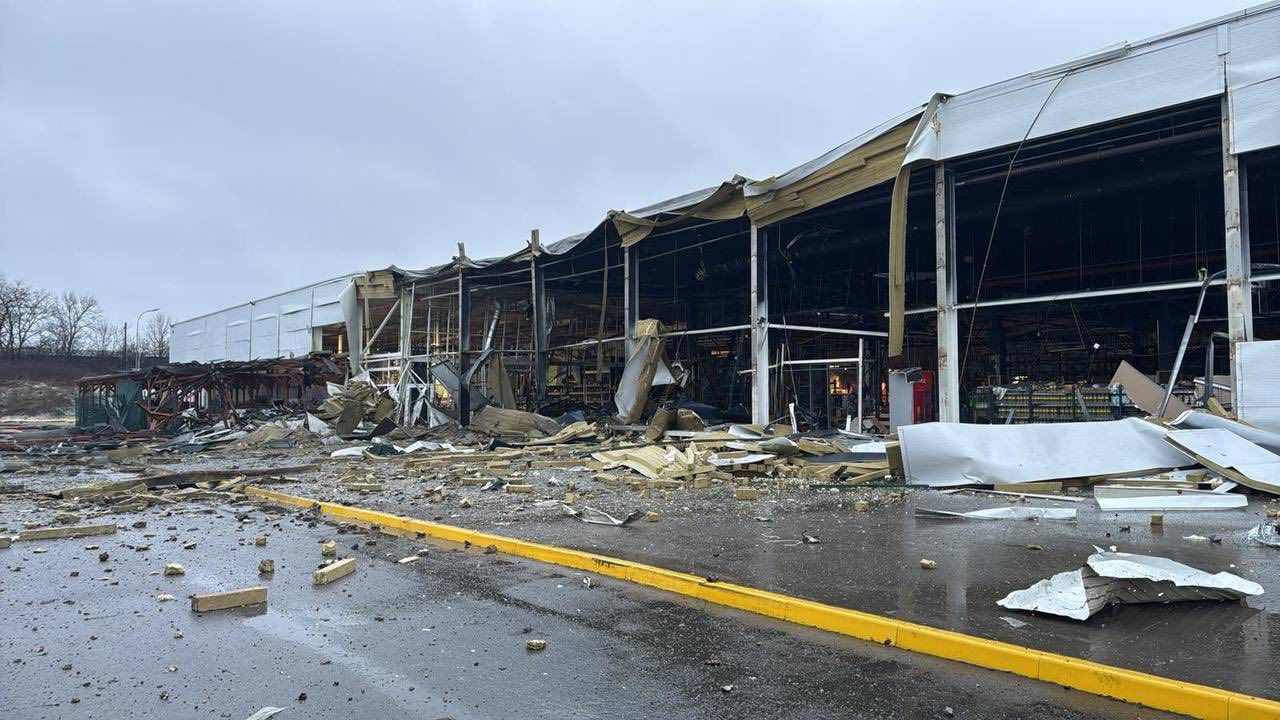 Часть "Эпицентра" в Запорожье разрушена из-за обстрела России