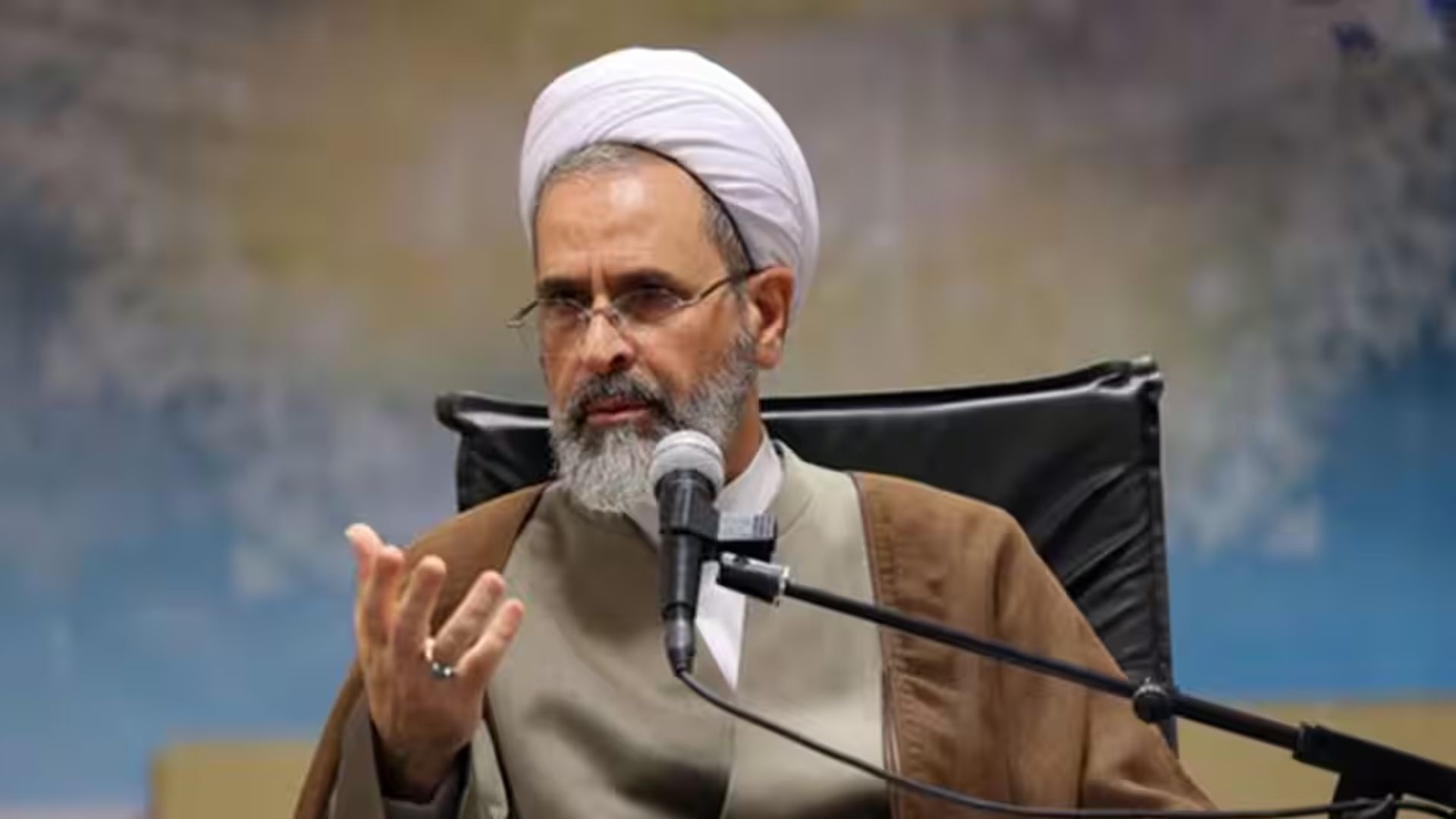 В Ірані обрали тимчасового лідера В Ірані обрали тимчасового лідера