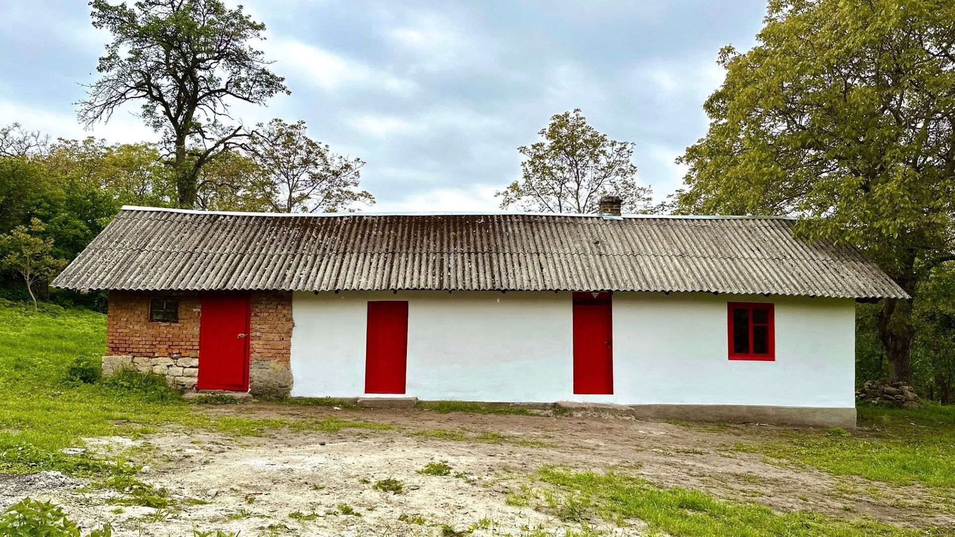 На Львівщині відновили "червону хату"