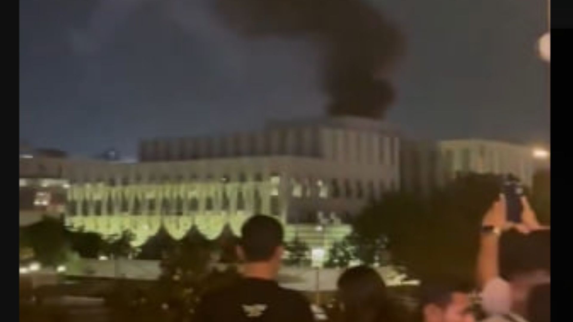 Пожежа в Дубаї 3.03.2026 біля посольства США - відео