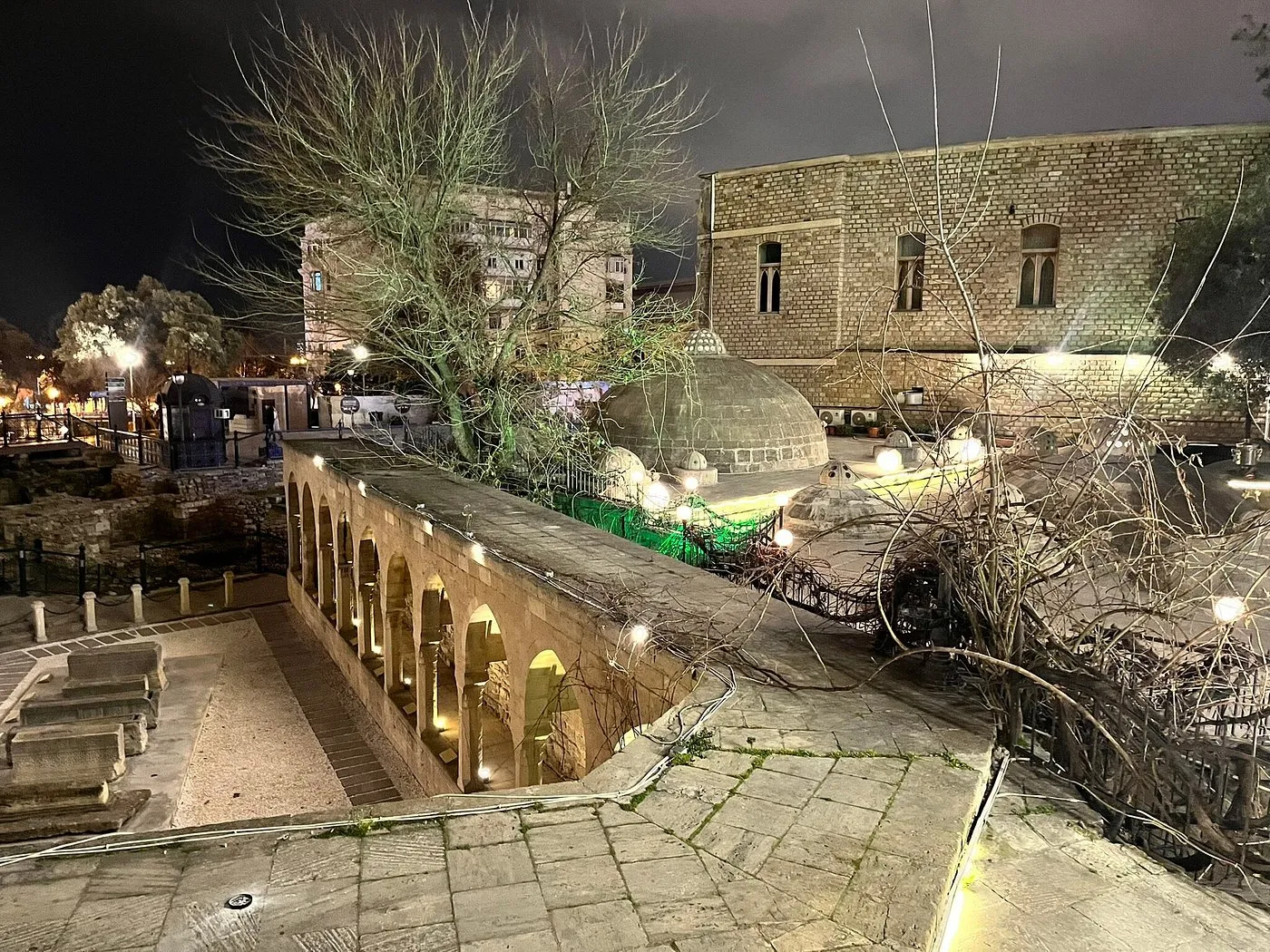 Территория Девичьей башни / фото TripAdvisor