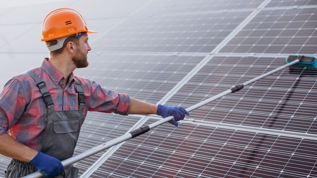 Как правильно чистить солнечные панели и как часто их нужно мыть