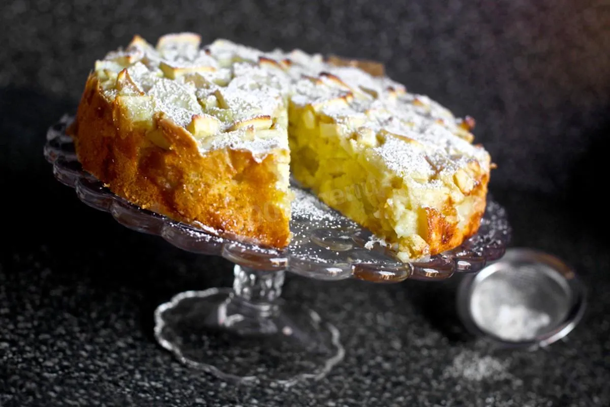 Шарлотка з яблуками