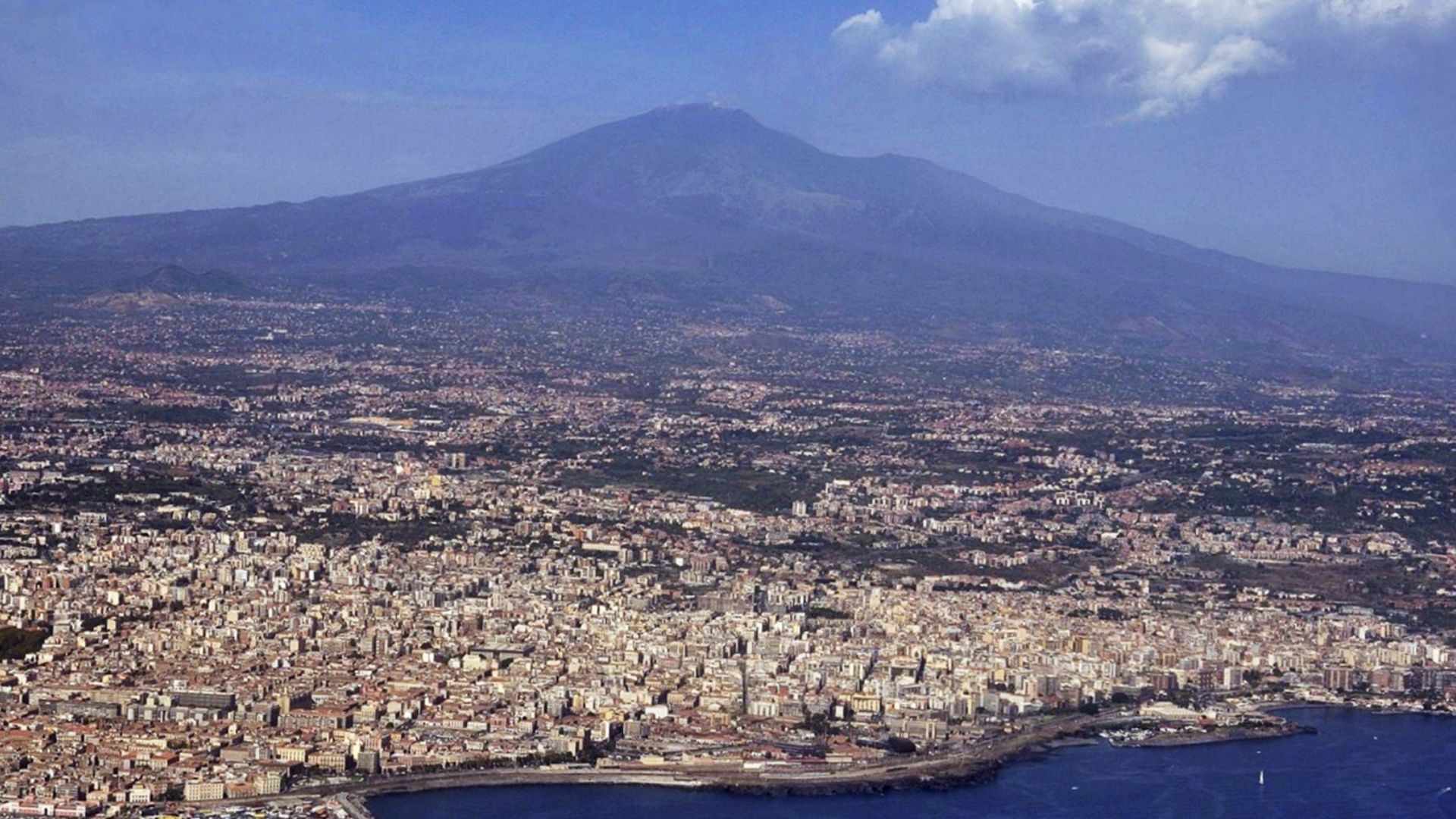 Вулкан Етна у провінції Катанія Вулкан Етна у провінції Катанія