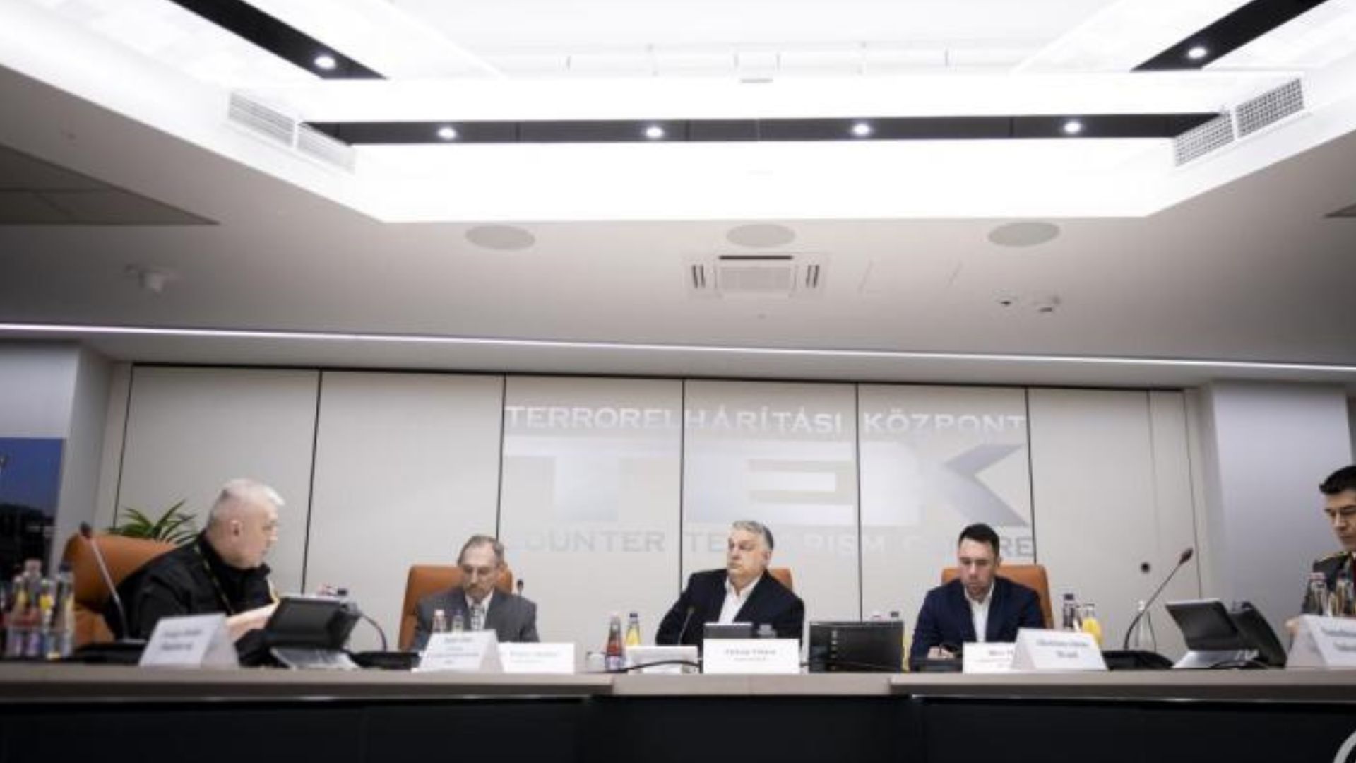 Орбан побував в Антитерористичному центрі Угорщини, силовики якого затримали українських інкасаторів