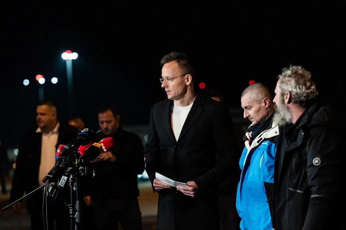 Пленных заставляют благодарить Россию на камеру перед обменом Пленных заставляют благодарить Россию на камеру перед обменом