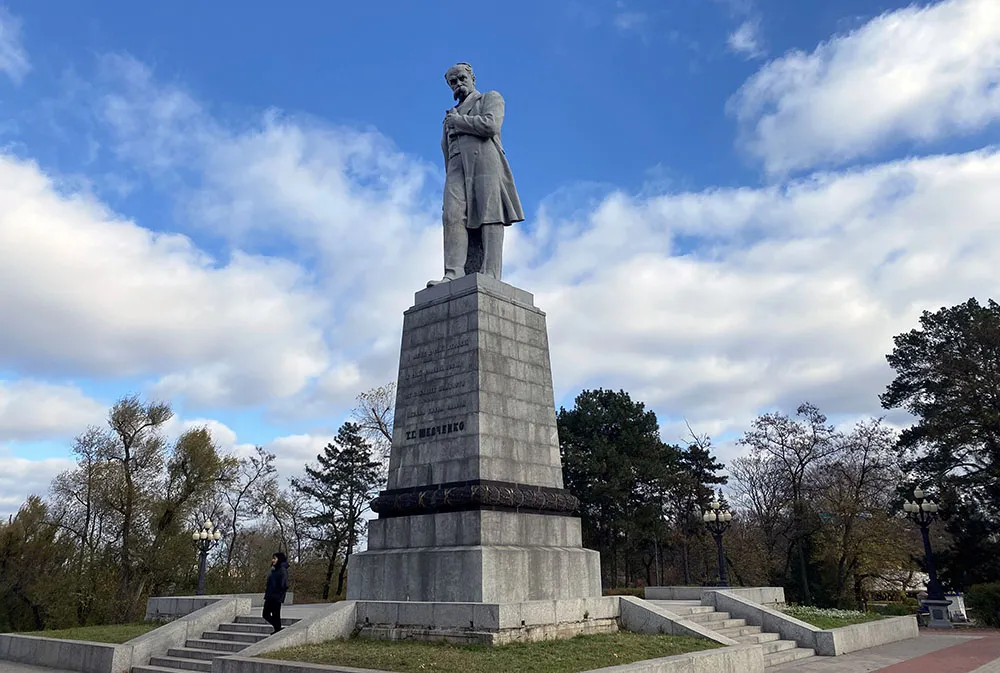 Самый высокий памятник Шевченко в Днепре / фото JenyaTravels Самый высокий памятник Шевченко в Днепре / фото JenyaTravels