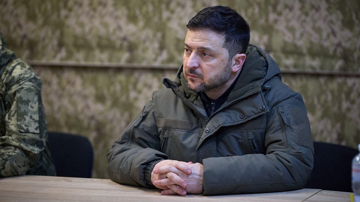 Під час візиту Зеленського на Донеччину неподалік упав ворожий КАБ