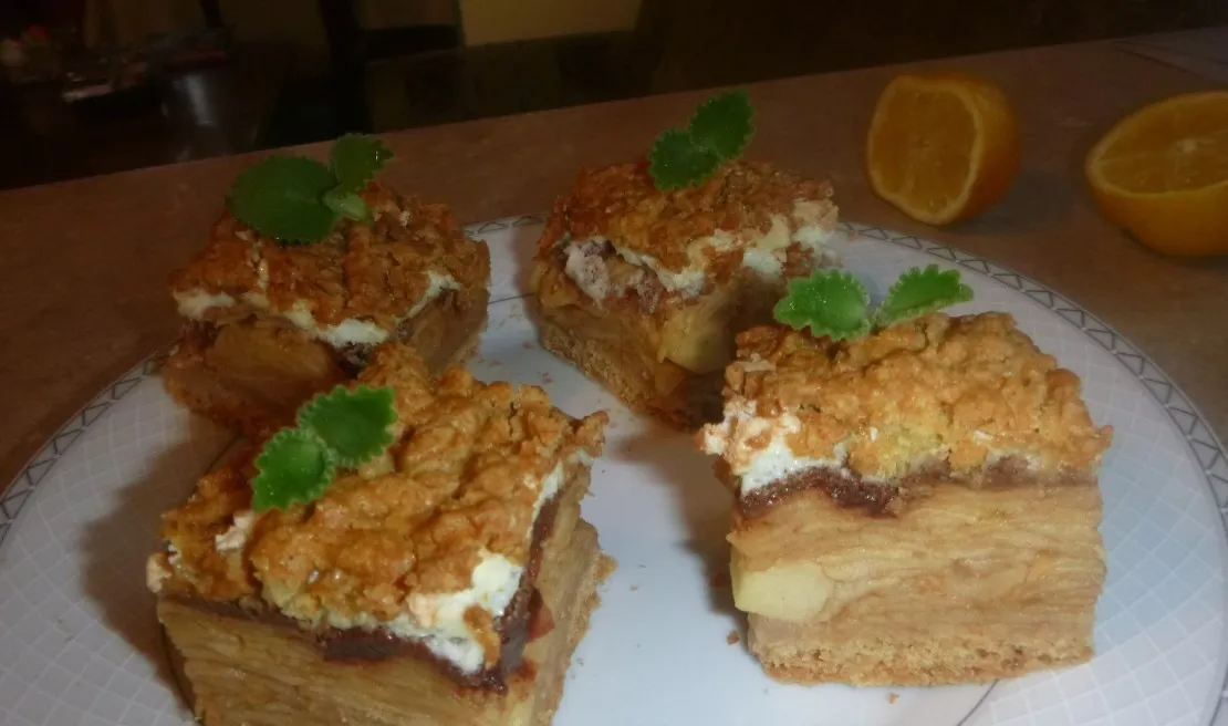 Пляцок з яблуками