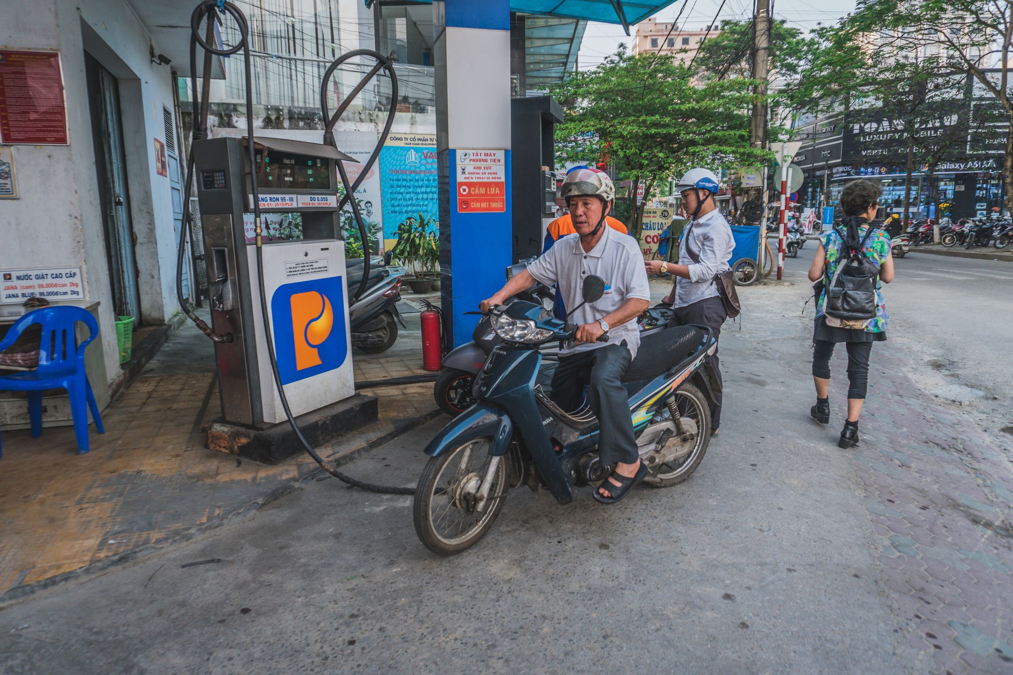 Як у ковідні часи: В’єтнам йде на радикальні кроки через вибухові ціни на пальне - Економіка