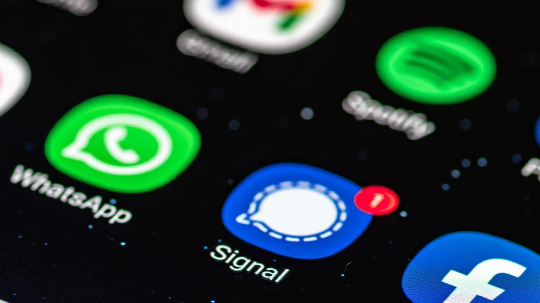 Розвідка Нідерландів попереджає про масштабну атаку на WhatsApp і Signal