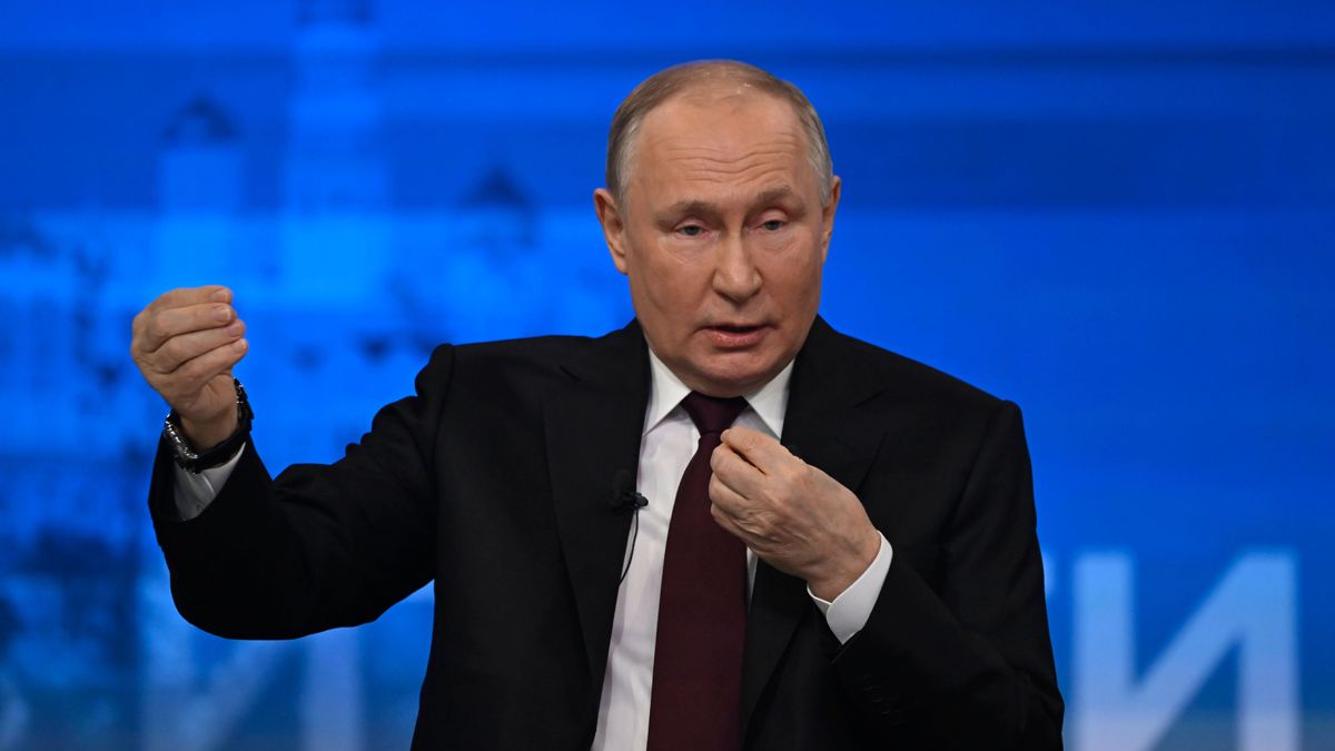 Політолог прокоментував привітання від Путіна з 8 березня Політолог прокоментував привітання від Путіна з 8 березня