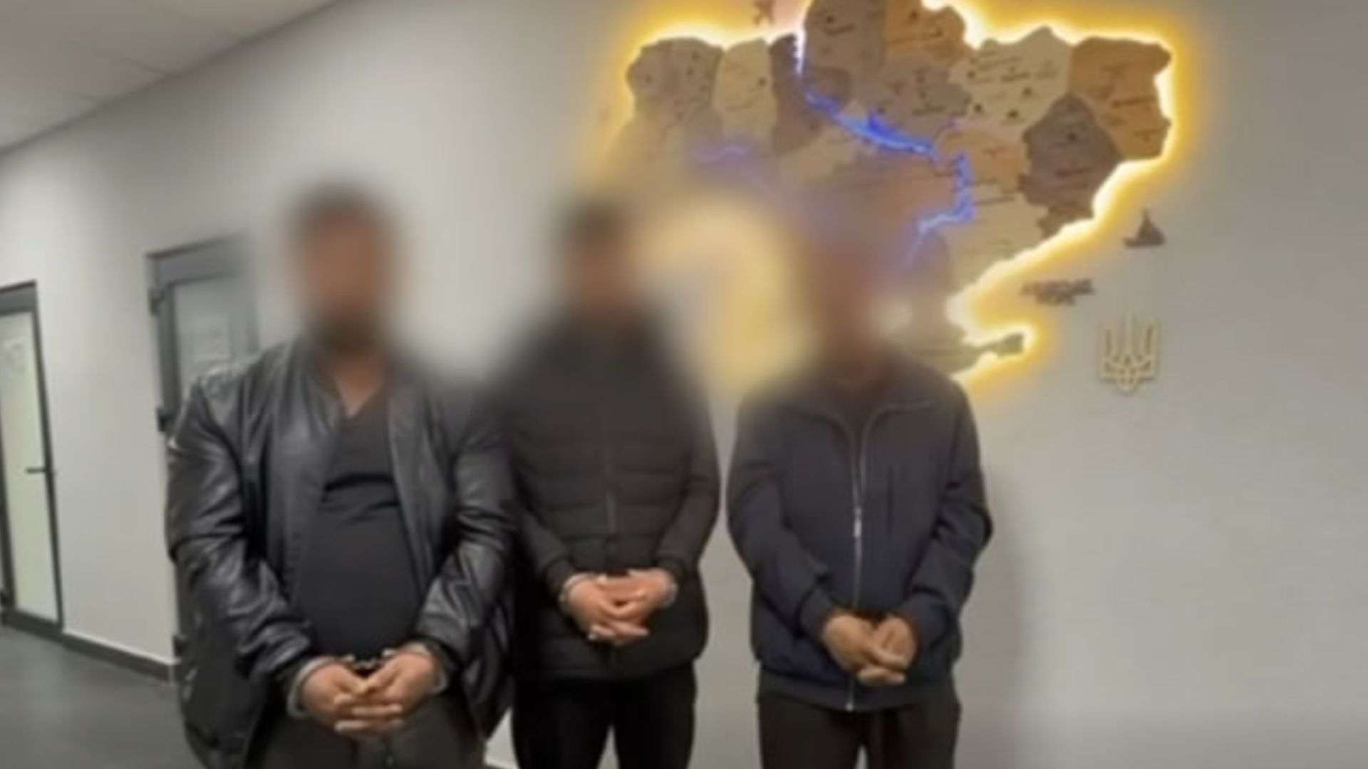 Конфликт с ТЦК на Закарпатье - толпа с палками разбила служебный автобус, - СМИ