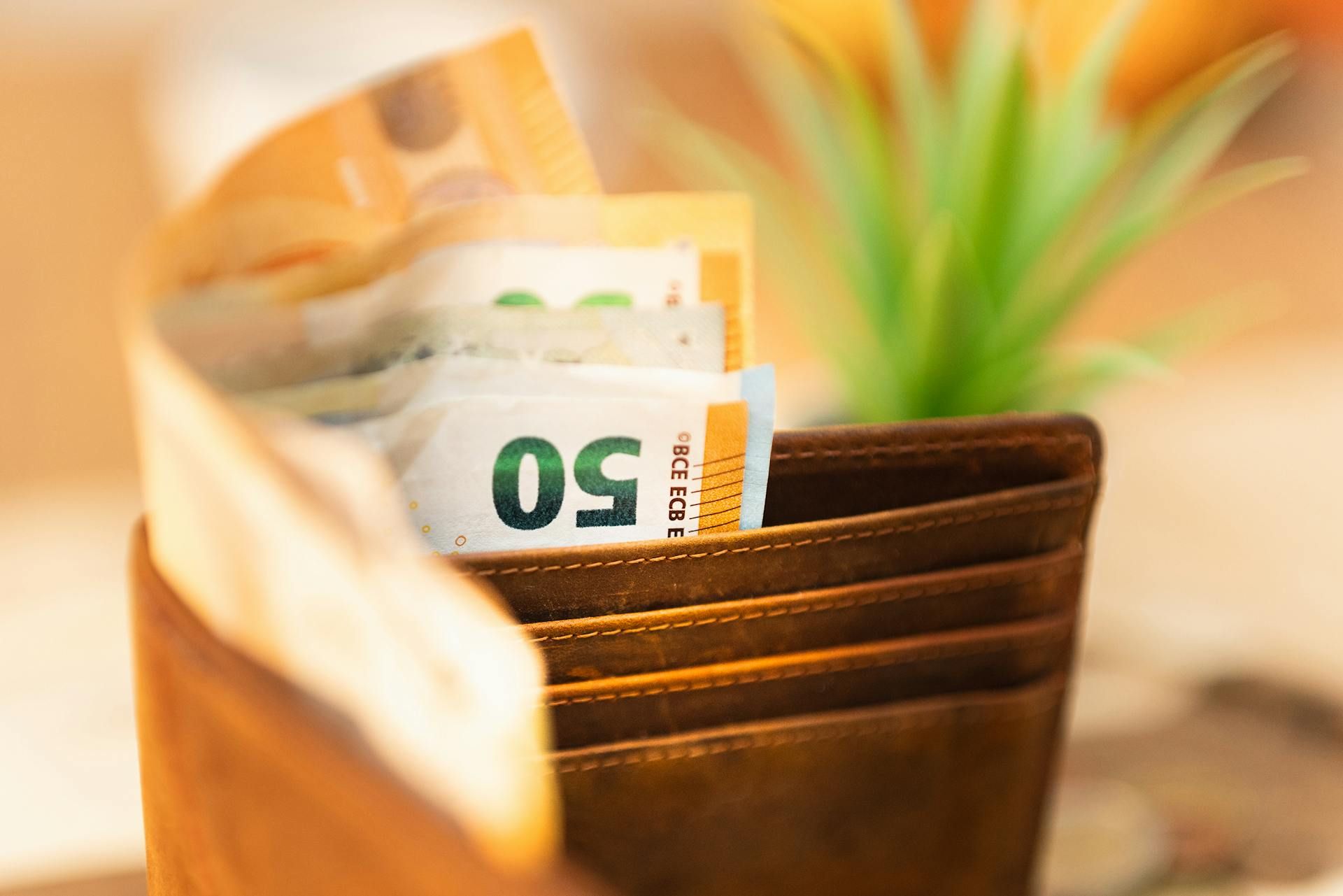 Существует лимит наличных, которые можно вывозить без декларации