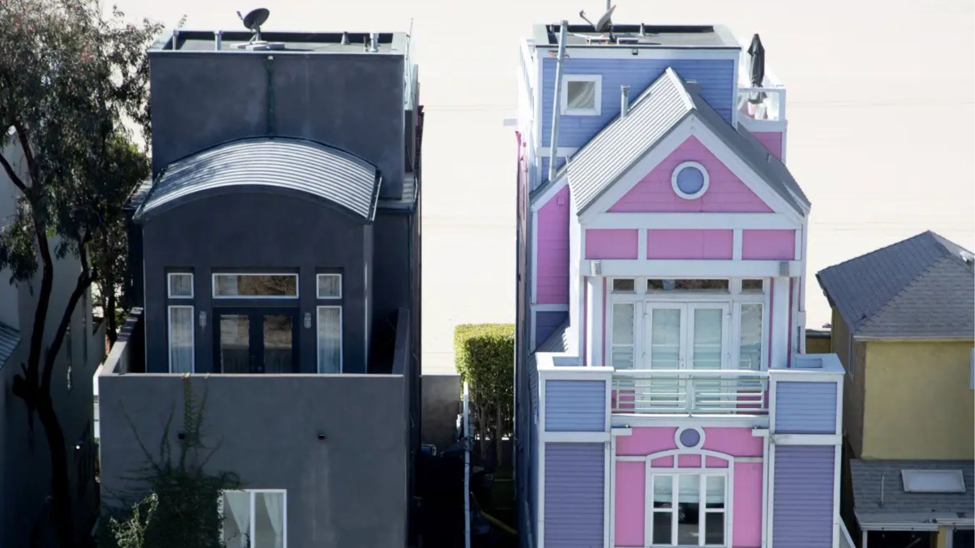 Рожевий "будинок Барбі" біля океану здають в оренду Рожевий "будинок Барбі" біля океану здають в оренду